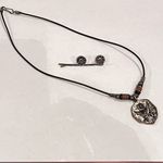 Disney Pirates earrings and necklace set Photo 5
