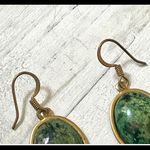 Green speckled faux stone gold tone fish hook earrings Photo 5