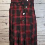 Brooks Vintage David wool plaid skirt
Beautiful pleated skirt in black & red Photo 3