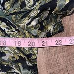 T Tahari T‎ Tahari Womens Burnout Boxy Camo Abstract Short Sleeve Top Olive Medium NWT Photo 9