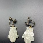 Vintage carved shell owl w/ Heishe shell necklace, matching screw back earrings White Photo 6