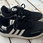 Adidas Women’s Retrorun Athletic Sneaker Size 8 Black Photo 0