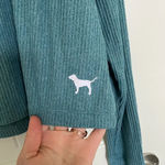 PINK - Victoria's Secret NWOT | PINK‎ Victoria’s Secret women’s ribbed cropped shirt — small Photo 2