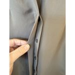 Violet+Claire Violet and Clare Woman's Small Gray Long Sleeved High-Low button up blouse top Photo 4