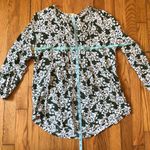Fun2Fun  NWOT Stitch Fix Maley Green Floral Pleated Swing Blouse - Size S Photo 5