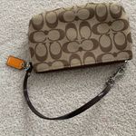 Coach wristlet Photo 2