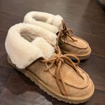 UGG  Booties Photo 0