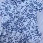 Old Navy  the classic fit floral Hawaiian button up  Photo 0