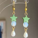 Handmade fairy whimsy star & teardrop dangle earrings💚🌟 Photo 0