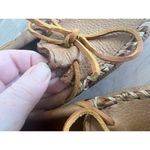 Minnetonka Women's Tan Moccasins Slippers Shoes NWOT With Minor Tear Size 8.5 Photo 7