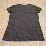 Under Armour  Loose Heatgear Women's Grey V-Neck Top Size Medium Photo 6