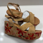 Havana Wedge Sandals with Floral Platform Tan Size 6 Photo 0