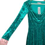 Urban Outfitters NWT Sasha Long Sleeve Velvet Romper in Emerald Green Size Small Photo 5