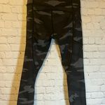 Athleta Black Camo Elation 7/8 tights, S Photo 1