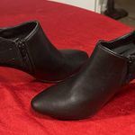 Gloria Vanderbilt  Black Ankle Booties 8 1/2 M
Great shape -sparkling! Photo 0