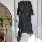 St. John Black Crocodile Print 100% Silk Handkerchief Midi Dress size 8 Photo 2