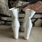 Pretty Little Thing  Women's Size 8 Faux Leather Crocodile Boots Cream Block Heel Photo 1