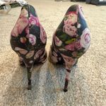 Schutz  40 floral pointy toe gold chain trim heels stilettos 2278 Photo 3