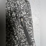 Lululemon Tracker Short IV 4”
Daisy Dust Alpine White Black / Black Photo 5