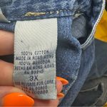 Bill Blass  Vintage 90s/Y2K Oversized Denim Shirt. Size: 3X. Medium Wash. Photo 6