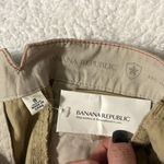 Banana Republic  size 8 khaki shorts Martin fit straight leg sits below the waist Photo 8