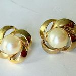 Vintage Dainty Gold Tone Faux Pearl Clip Photo 1