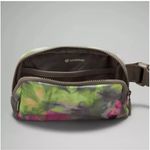 Lululemon RARE  - Everywhere 1 Liter Belt Bag Hyper Dye Multi/Rover - NWT Photo 4