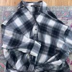 HYFVE Knotted Flannel Photo 1
