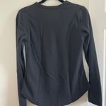 Under Armour  Loose Long Sleeve Workout T-shirt Photo 1