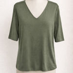 cupio  Polished Olive Green V-Neck Top Women’s Large Short Sleeve Tee Photo 0