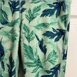 Oalka  women’s Green Leaf Print Elastic Waist Athletic  Cropped Leggings - Large Photo 1