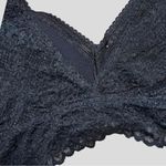 SO  intimates black lace bralette. Photo 3