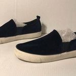 Gap navy velvet slip on casual shoes sneakers women size 8.5 Photo 0