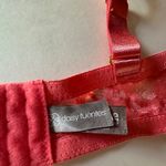 Daisy Fuentes Daisy‎ Fuentes Peach Buster Bra With Adjustable Straps - Size 42D. Photo 3