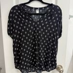 Old Navy Floral Black and White Patterned Women's V-Neck Large Top Photo 0