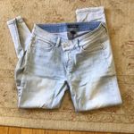 White House | Black Market WHBM Ankle Zipper Skinny Crop Jeans in light wash sz 2 Photo 4