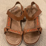 Merrell  WOMENS 8 Tan Leather Sandals Photo 0