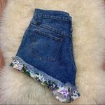Vintage frayed denim floral ruffle hem shorts Size 29 Photo 2