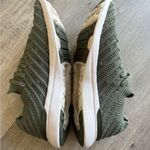 APL  Women’s Sz 7 Techloom Wave Sneakers in Green Photo 4