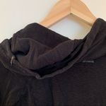 Columbia Like New Funnel-neck Shirt with Pouch Pocket Photo 5