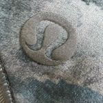 Lululemon  Hotty Hot Low Rise Short 2.5" Kaleidofloral Multi / Blue Cast W7ATHR Photo 5