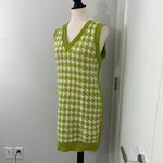 Stitch & Pine Large Green, White Houndstooth Sleeveless V Photo 1