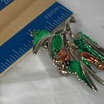 Vintage enamel floral Taiwan silver tone brooch. Green Photo 4