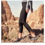 Athleta  wander slim ankle pants hiking travel black pants size 0 Photo 8