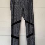 Under Armour  Women’s Small Grey Black Patterned Pants Photo 0