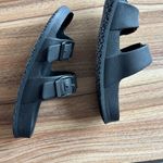 Comfortable recovery style slip on flip flop sandals Black Size 6 Photo 1