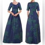 Kay Unger NWOT  Coco portrait neckline floor-length short sleeve gown size 8 Photo 1