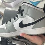 Nike Air Jordan 1 Smoke Gray Mid Photo 6