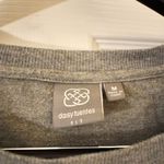 Daisy Fuentes cross sweatshirt Photo 3