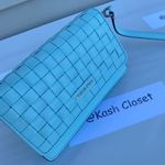 Michael Kors Aqua Phone Crossbody Handbag Photo 4